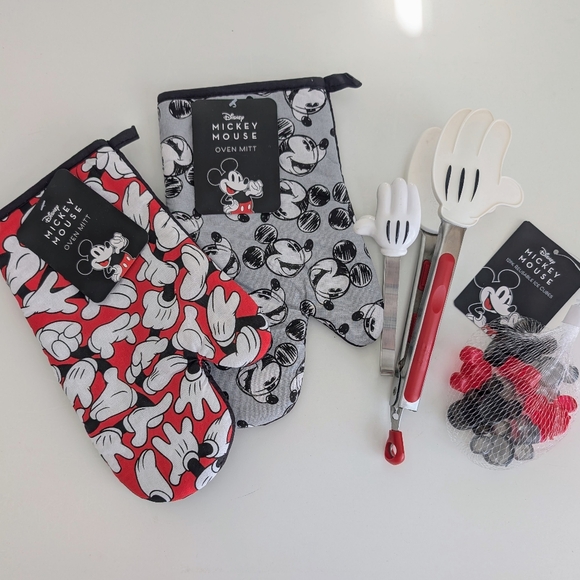 7 Pc BUNDLE Best of Mickey Mouse Kitchen Gadgets Disney Park Iconic Gloves - Picture 1 of 15